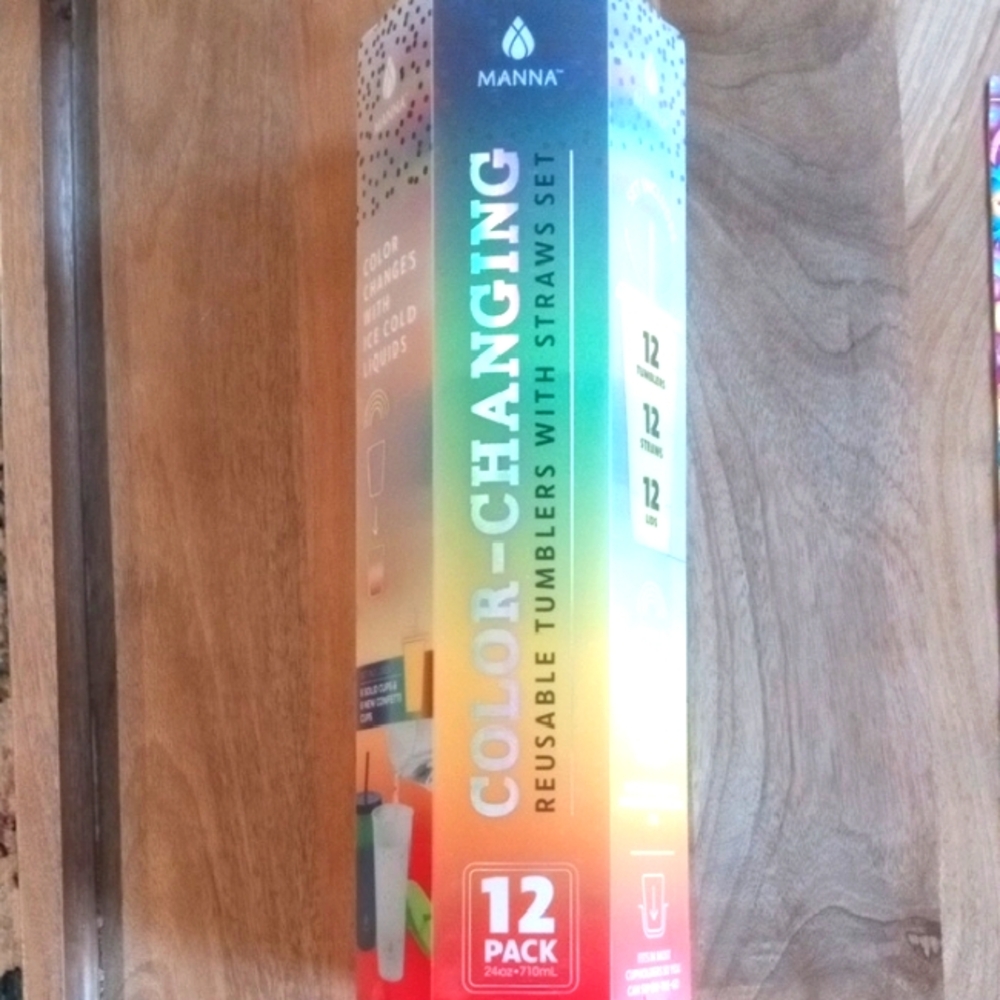 Manna Color-Changing Tumblers with Straws